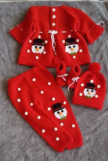 Dəstlər: Qırmızı-ağ rəng palitrasında əl ilə toxunmuş körpə geyim dəstləri - — 18