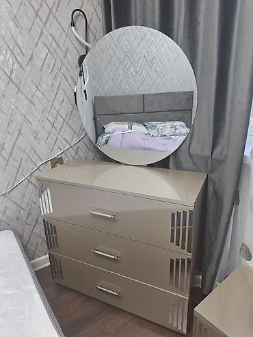 Mebellə dəst: güzgülü komod - Dairəvi, iri ölçülü divar güzgüsü –