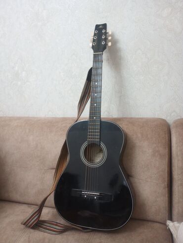 гитара 210: Продаю гитару в отличном состоянии, есть все струны, ремешок и чехол
