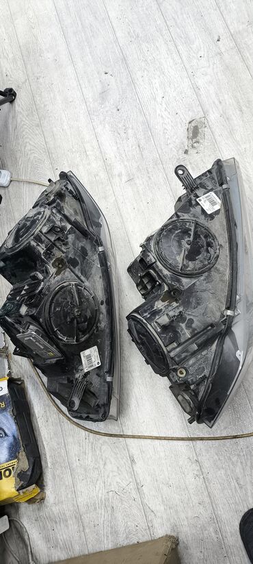 Передние фары: Передняя левая фара BMW Б/у — 2