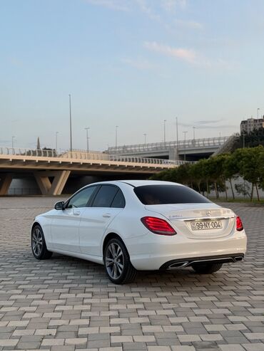 Mercedes-Benz: Mercedes-Benz C 200: 1.6 l | 2017 il Sedan — 13