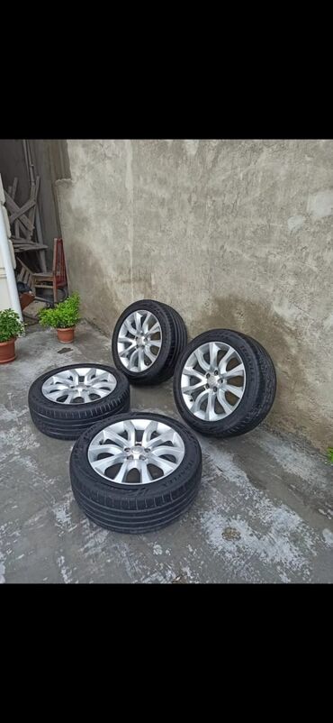 malış təkər: 4 eded Land Rover Discovery ve RR Sport ucun 275/45/R20 disk ve teker