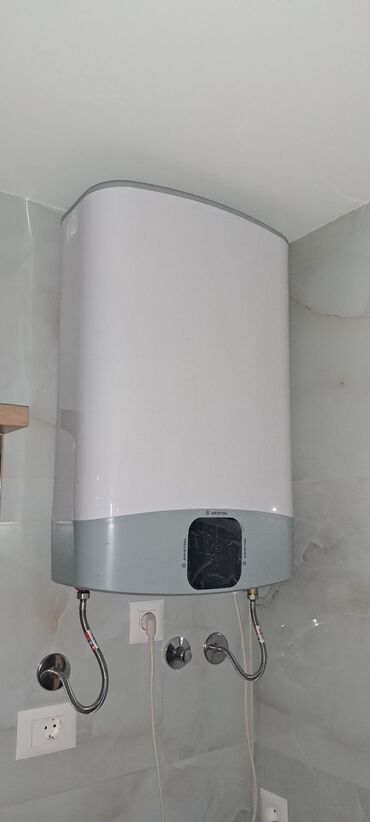 Kreveti: Ugradni TV panel sa dekorativnim lamelama + tapacirani francuski ležaj — 16