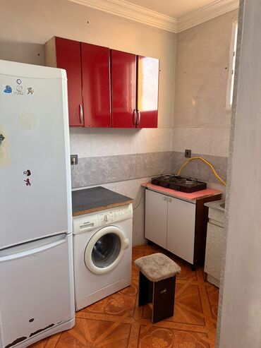 kiraye evler koroglu: Sabuncu 215 nomreli mektebin yaxinliqinda 2 mertebeli evin 2 ci