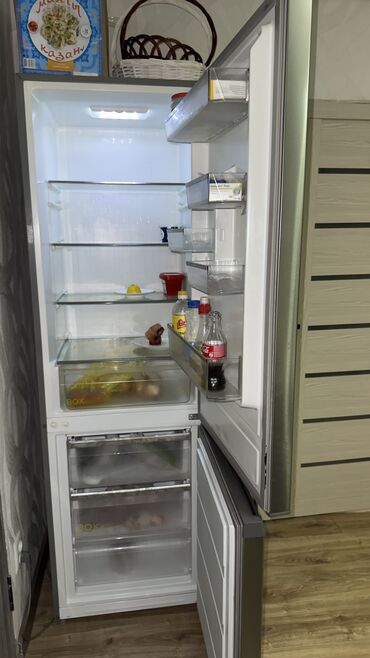 купить холодильник бу недорого: Продаю холодильник 180 см
15000 сом 
Работает, пользуюсь