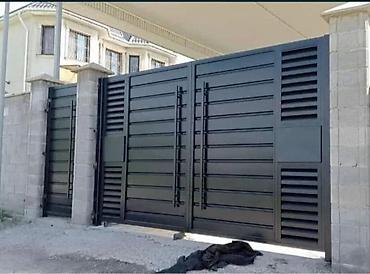 Распашные ворота: Металлические распашные ворота с калиткой (модульные панели) - — 61