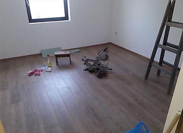 Građevinarstvo i rekonstrukcija: Postavljanje laminata, vinil ploča sa profesionalnom opremom. Cena — 10