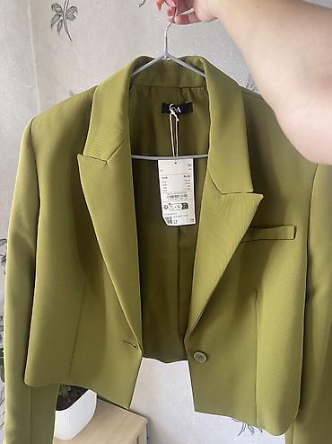 Продам двойку, покупала в Германии, ни разу не одевала, размер at lalafo.kg Продам двойку, покупала в Германии, ни разу не одевала, размер