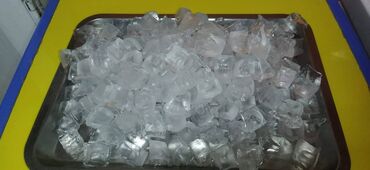 трубочки для напитков: Лёд пищевой для напитков, в форме кубик. У нас можно приобрести лёд с