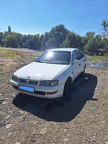 Toyota: Toyota Carina E: 1995 г., 1.8 л, Кол менен иштөөчү, Бензин, Хетчбек — 4