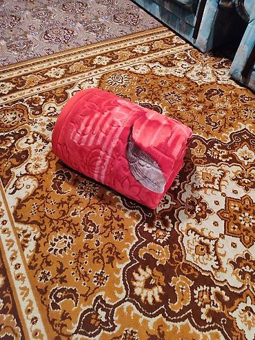 bed sheets: Плед плотный теплый 220х190. В отличном состоянии. Постиран. Район — 6