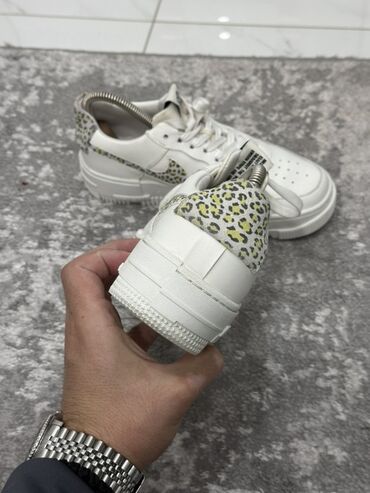 Women's Sneakers and athletic shoes: Nike, 37.5, bоја - Bela — 15