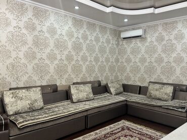 современные диваны: Бурчу бар диван, Жастыктар менен, Үч орундук жана андан көп