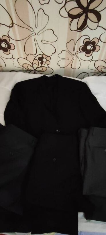 Kostyumlar: Продаются почти новые мужской костюм + 2 брюк все сразу Продается -da lalafo.az — 1 Kostyumlar: Продаются почти новые мужской костюм + 2 брюк все сразу Продается — 1