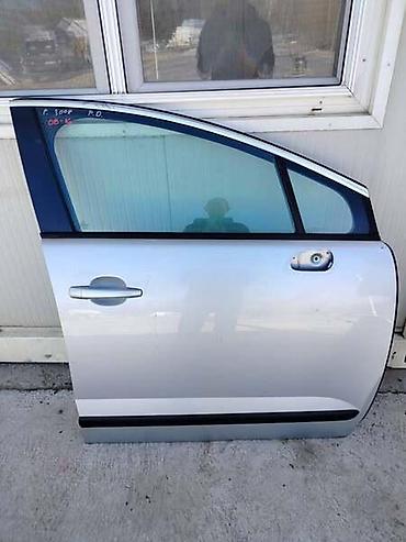 sa desne: PREDNJA DESNA VRATA 08-16SIVA ZA PEUGEOT 3008 OD 2008. DO 2016. GOD — 1