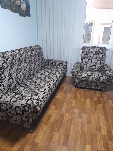 чехол на диван и два кресла: Диван-кровать, цвет - Коричневый, Б/у