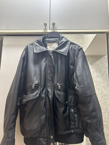 Пиджаки: Bershka qara dəri gödəkçə - Model: bomber/aviator üslubunda, klassik