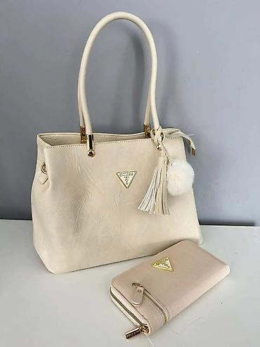 Putni koferi i torbe: GUESS ženska torba + novčanik – set - Elegantan set sastavljen od — 1