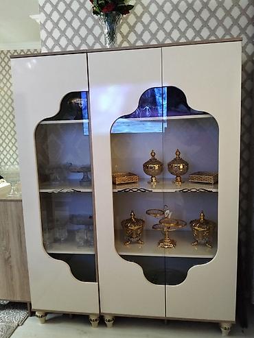 salon dolab: Qonaq otağı üçün vitrın və bufet dəsti Tərkibi: - 2 qapılı, şüşə — 3