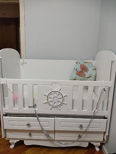 chicco besik: Oğlan və qız üçün, İşlənmiş, Dördbucaq, Beşik, Matras ilə, Yellənmə mexanizmi ilə — 3