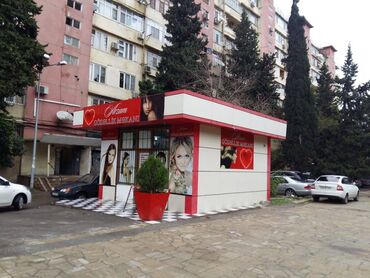 Kommersiya daşınmaz əmlakının satışı: Salon kütlevi yaşayış binalarının ehatesinde yerleşir. Hal - hazırda