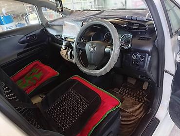 aion авто: Toyota WISH: 2009 г., Универсал — 10