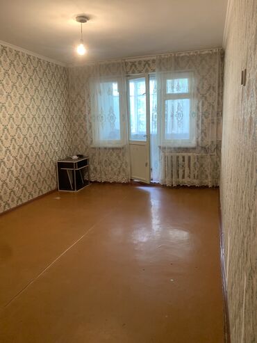 Дома: 32 м², 1 комната, Старый ремонт
