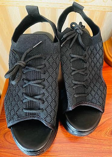 Basanoşka və səndəllər: Ölçü: 40, Yeni — 9