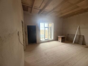 Həyət evləri və villaların satışı: Sahəsi geniş həyətyanı olan daş tikili ev. - Tikinti materialı: bərk — 7