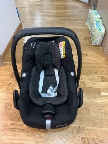 mini slauf za bebe: Autosedalica za bebe MaxiCosi-Peblle-Pro i gratis sedalica za kupanje