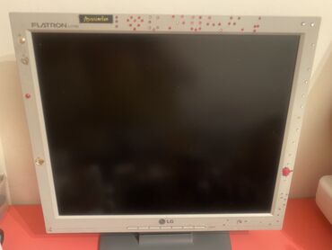 islenmis monitorlar: Toshiba maye kristal ekran. 17 duym. 44sm diaqonal