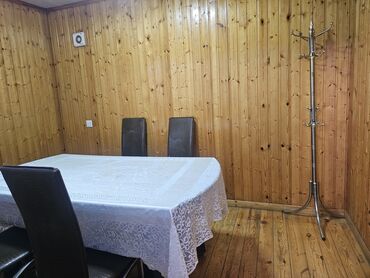 Masa və oturacaq dəstləri: Qonaq otağı üçün, Açılmayan, Dördbucaq masa, 6 stul — 1