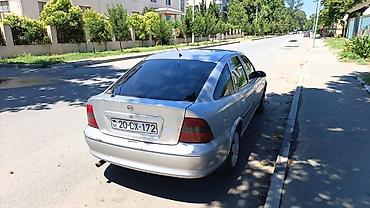 авто азербайджан: Opel Vectra B, gümüş rəng, . AZ 20-CX-172 nömrə nişanı görünür — 3