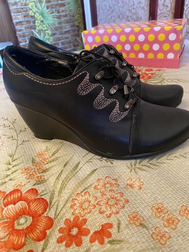 обувь дордой: Туфли женские, осенние продаю 41 размер 1500 сом Есть торг, могу