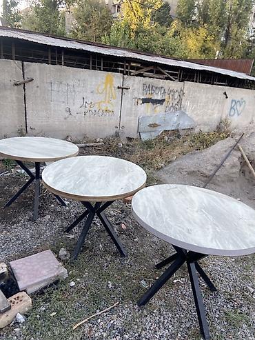 Круглый стол с каменной столешницей на металлическом основании -