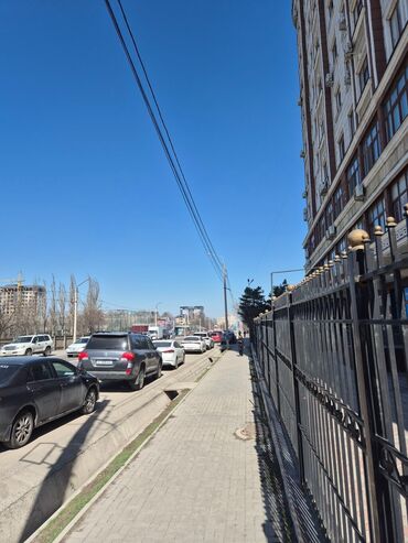 бутка бу: Ижарага берем Офистик, 30 кв. м, Бизнес борборунда, 1-катар