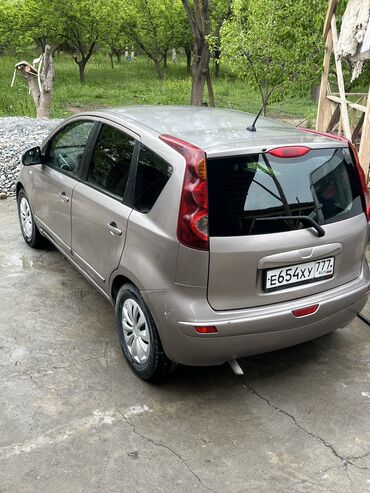 Nissan: Nissan Note: 2010 г., 1.4 л, Механика, Бензин
