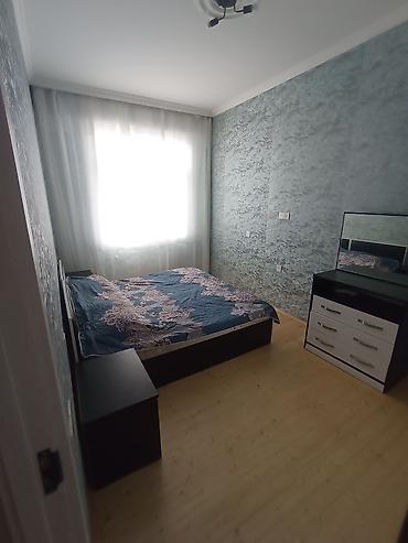 Uzunmüddətli kirayə mənzillər: Bina Xırdalanda riyadın arxasında(Jasmin Parkda)yerləşir.Mənzildə — 10