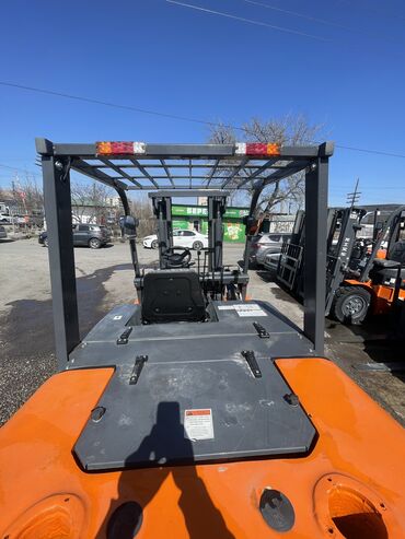 Погрузчики: Погрузчик, 2024 г., Колесный, Вилочный — 6