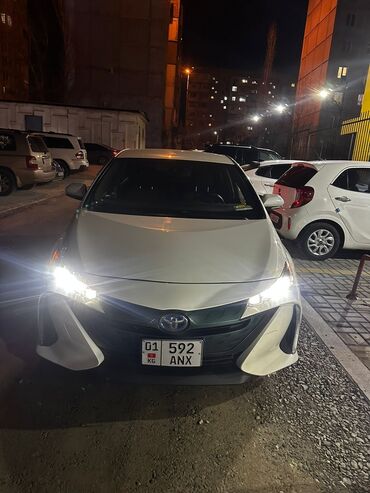 Toyota: Toyota Prius: 2017 г., 1.8 л, Вариатор, Электромобиль, Седан