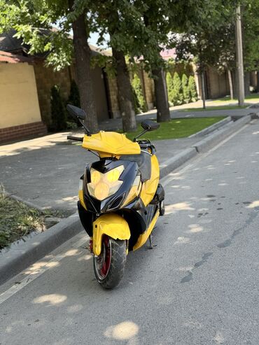 электронные мопеды: Продается скутер Ангел на ходу 150куб с документамирасход бензина 2л