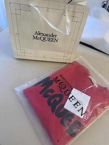 banner capı: Alexander McQUEEN T‑shirt Hediye gelib yeni S razmer oversize - — 2