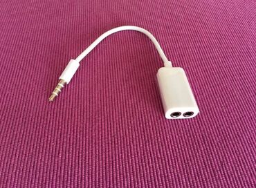 adapter 12 v: Qulaqcıqlar üçün splitter, 2 nəfərlik. Razində Başqa mallar da var