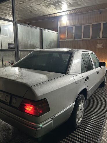 Mercedes-Benz: Mercedes-Benz E-Class: 1993 г., 2.2 л, Механика, Бензин, Седан at lalafo.kg — 1 Mercedes-Benz: Mercedes-Benz E-Class: 1993 г., 2.2 л, Механика, Бензин, Седан — 1