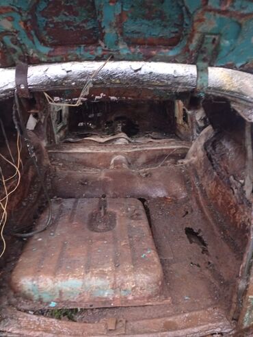 Digər avtomobil ehtiyat hissələri: Klassik sovet avtomobili – retro sedan (təxminən 1950–60-cı illər — 10