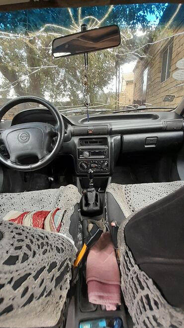 стекло на авто: Opel sedan/kombi salonu – orijinal idarəetmə və mexaniki ötürücü -