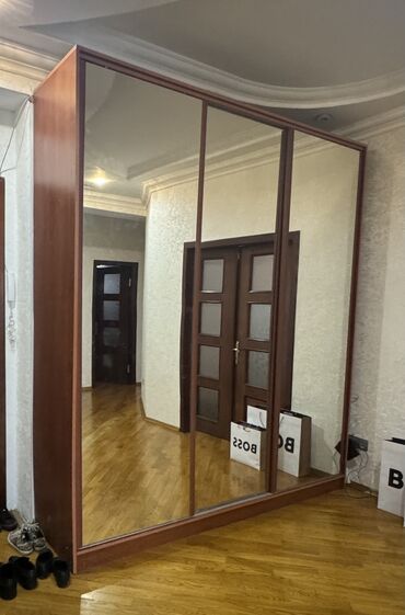 вешалки с зеркалом для прихожей: Шкаф в прихожей, Б/у, 3 двери, Купе, Прямой шкаф, Азербайджан