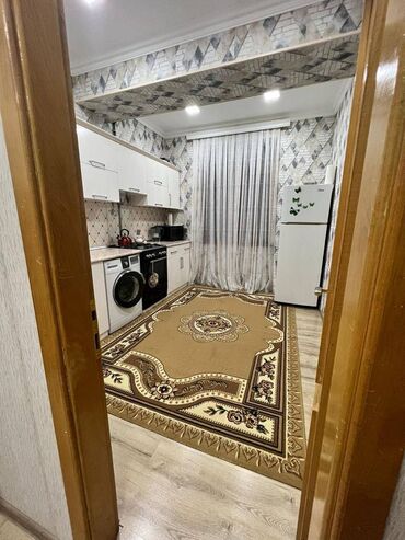 Uzunmüddətli kirayə mənzillər: İnşaatçılar metrosunun çıxışında, 14 mərtəbəli binanın 10-cu — 17