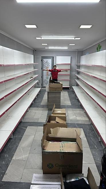 вешалки стойки: Торговые стеллажи пристенные металлические с навесными полками - — 2