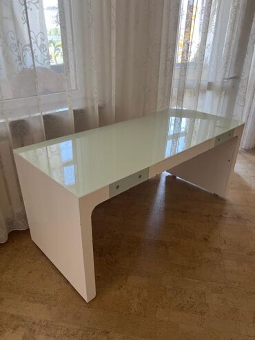 Другая мебель: Срочно ❗️ ❗️ ❗️ продаю письменный стол сделан в Италии очень в хорошем